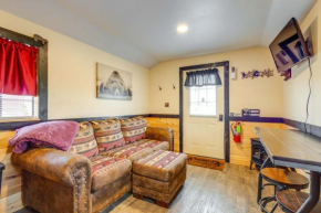 7 Mi to Dollywood Cozy Cabin with Patio and Grill!